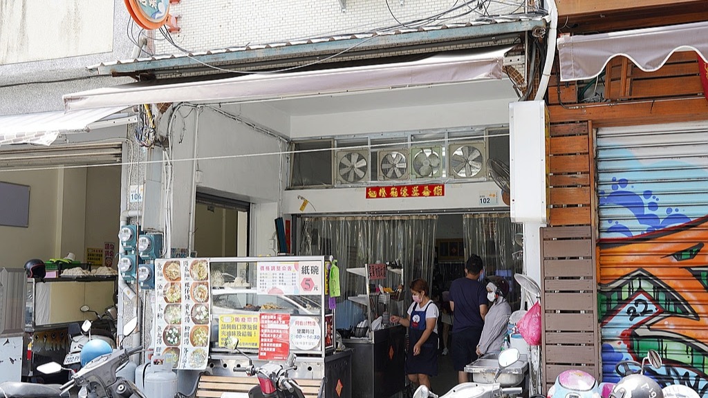 屏東縣恆春鎮福德路 102 號的阿香姨麵店 恆春福德店，是當地非常受歡迎的平價古早味早午餐老店。
